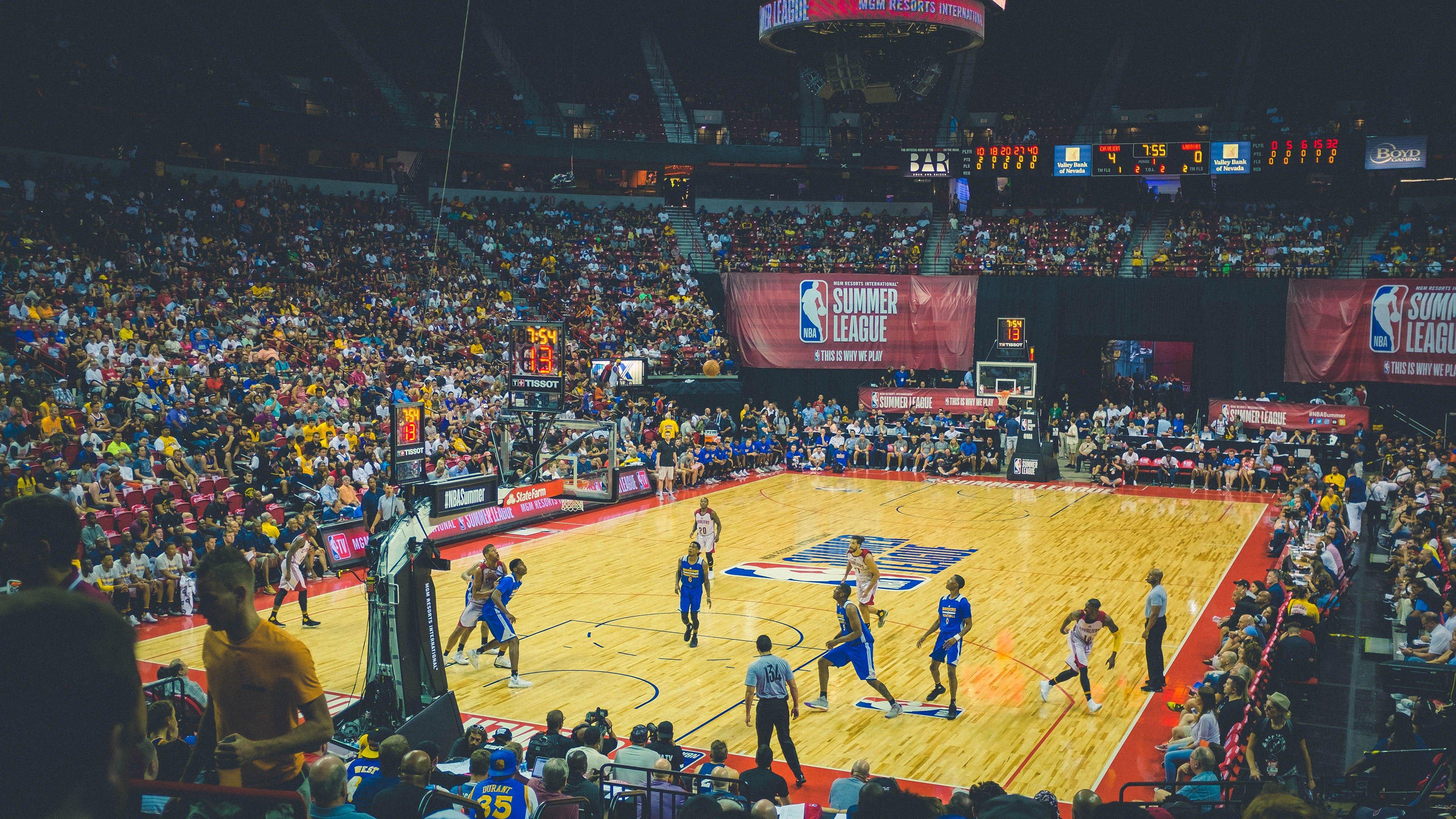 UFC 300重磅对决尘埃落定 轻量级冠军战引爆全球格斗迷期待